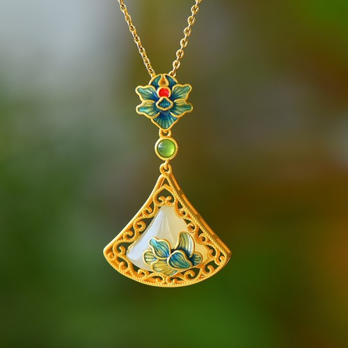 Collana ciondolo giada