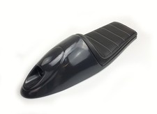 Panca Cafe-Racer, universale, gobba appuntita, nera, cuciture bianche. Sedile/Vendita