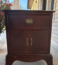 Comodino vintage in legno