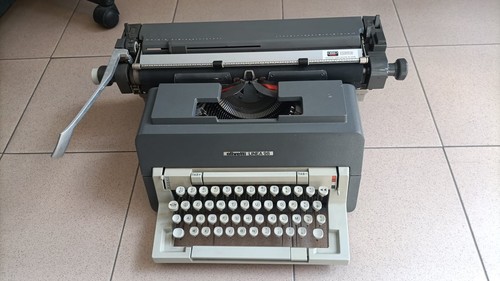 Macchina scrivere olivetti - da,