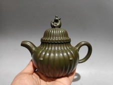 Vecchia teiera in argilla