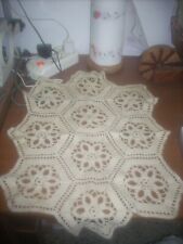 centro all uncinetto colore ecrù