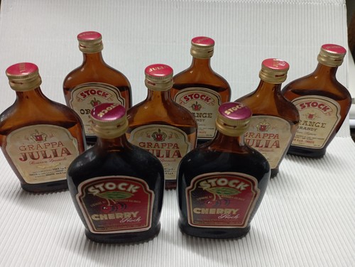 Bottiglie mignon stock - bottiglie,