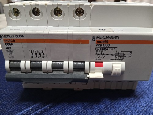 Interruttore magnetotermico