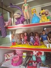 LOTTO Vari Giocattoli E Barbie E Bambole Bigiotteria ecc.. 80 Pezzi