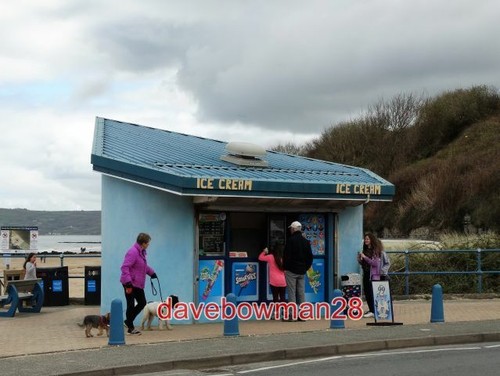 Photo ice cream kiosk at - ,