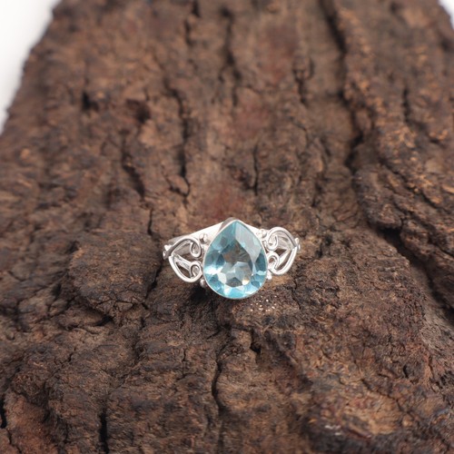 Pear natural sky blue topaz - pear,