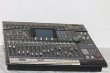 Tascam DM-24 Mixer da tavolo