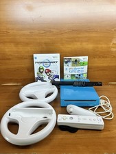 Nintendo Wii azzurra + Mario Kart Due Volanti Wii Sport + Telecomando E Nunchuk