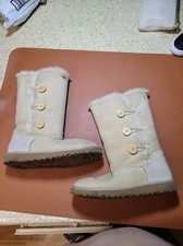 Authenic Ugg 1962 3 botton