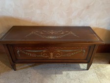 Cassapanca in legno decorata a