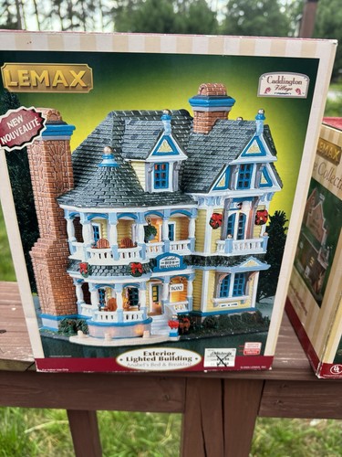 Lemax caddington village - lemax,