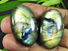 Pietra preziosa ovale cabochon