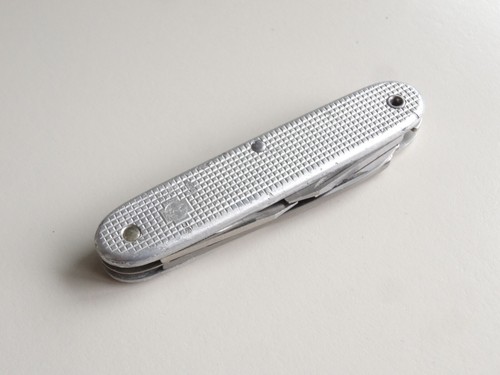 Coltello militare svizzero