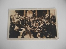 VALOR CIVILE ... E UN RAGAZZO DI 8 O 9 ANNI, SPINTO INNANZI DA UNA DONNA, SI ...