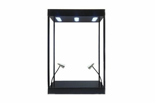 Grande vetrina illuminata - illuminata, a