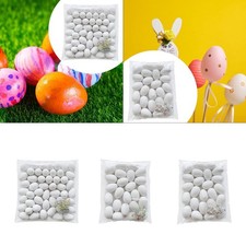 Uova finte, lavorazione liscia, decorazioni pasquali per decorare la casa