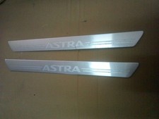 Coppia Battitacco portiere Opel Astra H 2004 2012 con scritta