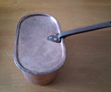 PENTOLA CON COPERCHIO ANTICA IN RAME (MANICI IN FERRO)VEDI FOTO