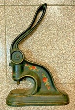 Pressa per sigilli primi '900 in ghisa. Decori autentici. Ottime condizioni.