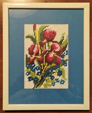 Quadro da parete a ricamo con cornice in legno