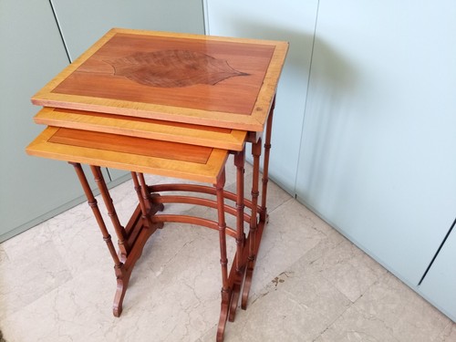 Tris tavolini legno a - di, in