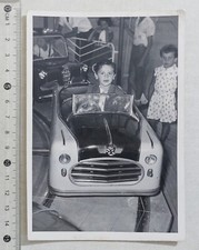 41436 Foto d'epoca 225 - Bambino su giostra anni '60 - 15x10,5 cm