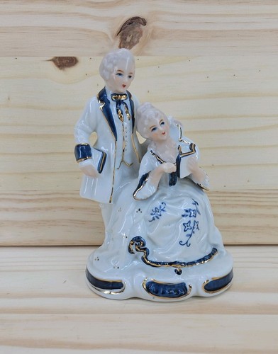 Porcelain figures reading - porcelain,