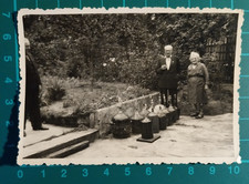 FOTO DONNA E UOMO CONTADINI CON DAMIGIANE DI VETRO  VINO 1940 C. ( F 38 )