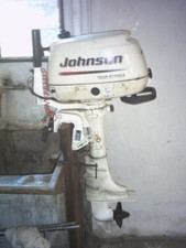 Motore fuoribordo johnson 5HP 4 tempi immatricolato nel 2003 libretto incluso
