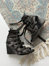 Rari sandali in pelle con