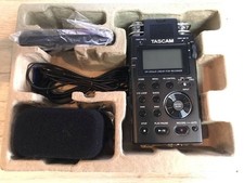 Registratore audio portatile TASCAM DR-100mkII Linear PCM perfettamente...