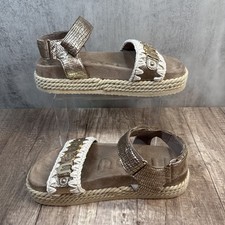 Sandali Mou oro logo placca