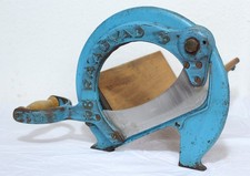 ANTICO TAGLIAPANE DECORATIVO