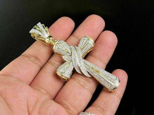 Ciondolo uomo croce moissanite
