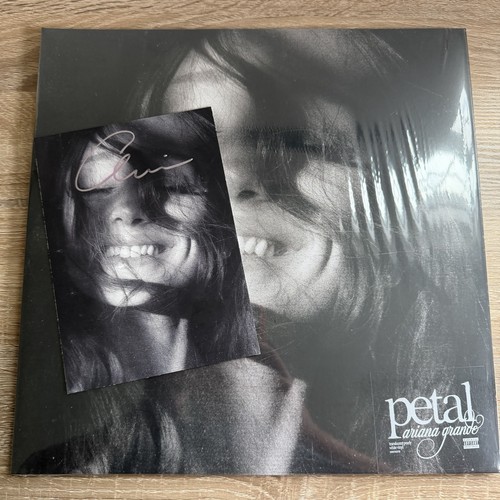 Signed ariana grande - signed,