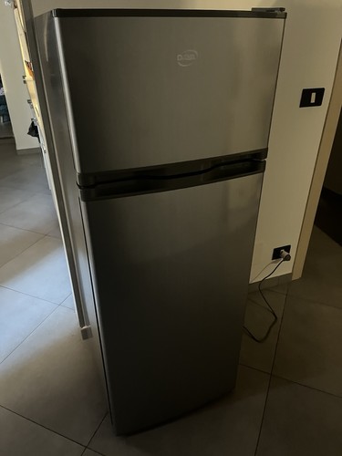 Nuovo frigorifero con - frigorifero,