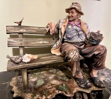 Statuina in porcellana di Capodimonte con marchio