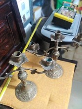 coppa di antichi vecchi candelabri in metallo bronzeo dorato