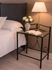 Comodino Laura Ferro Battuto