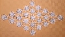 Centrino all'uncinetto color bianco antico, vintage anni '40