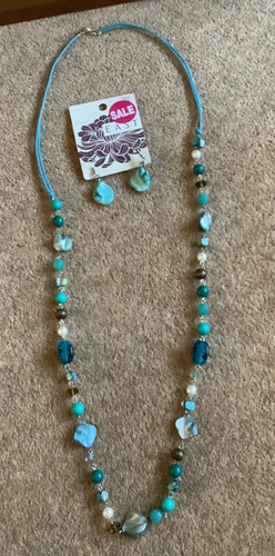 Graziosa collana blu