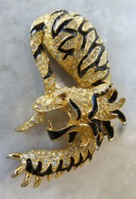 Vecchia spilla di bigiotteria vintage