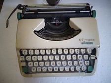 MACCHINA DA SCRIVERE OLYMPIA