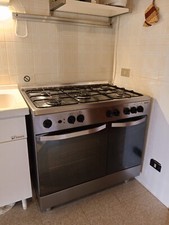 Cucina inox 5 fuochi con forno e vano bombola, copertura in vetro temperato