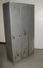 Armadio in ferro  a tre
