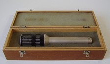 Microfono a - /,