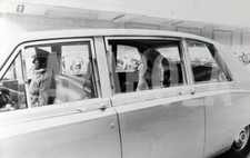 Foto vintage Animali, il cane Rocky e il suo autista, stampa 21 x 15 cm