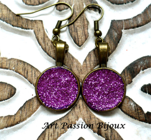 Piccoli orecchini con glitter