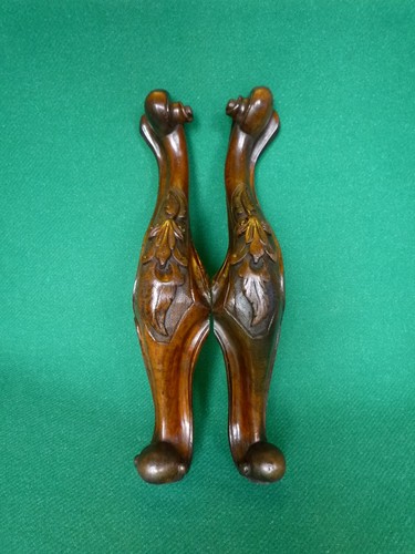 Gambe antiche per poltrona